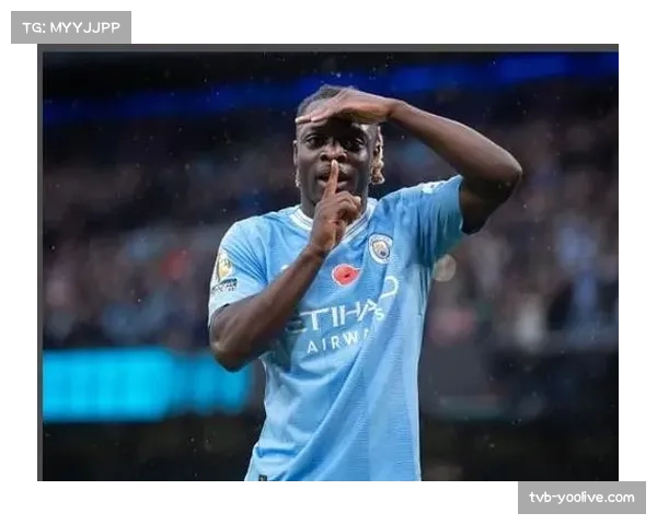 实时：伯恩茅斯对埃弗顿，比赛第33分钟定位球防守出现沟通失误